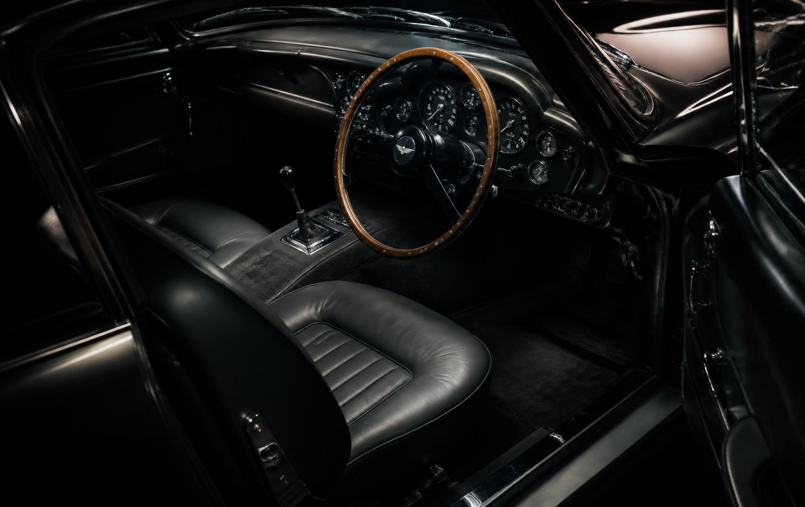 1965 Aston Martin DB5 — view 3